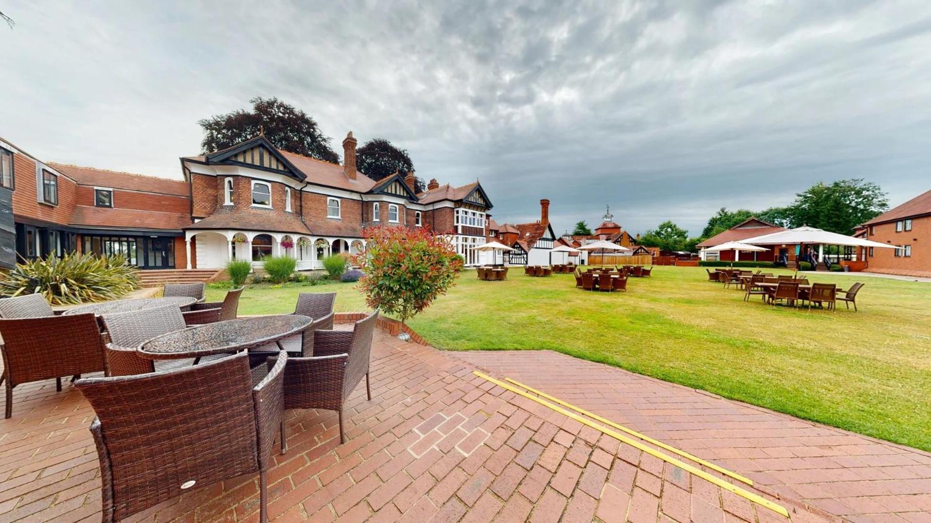 Cim Business Centre Hotel Maidenhead Exterior photo