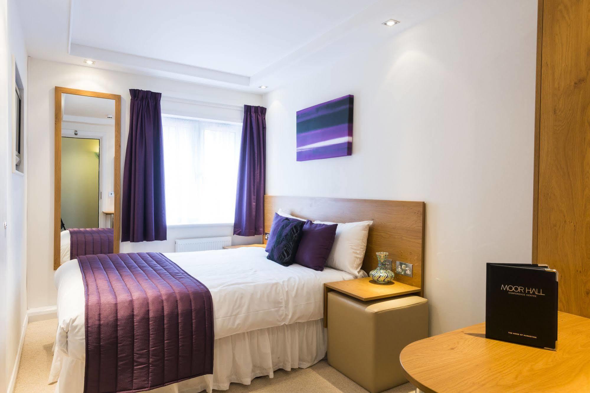 Cim Business Centre Hotel Maidenhead Exterior photo