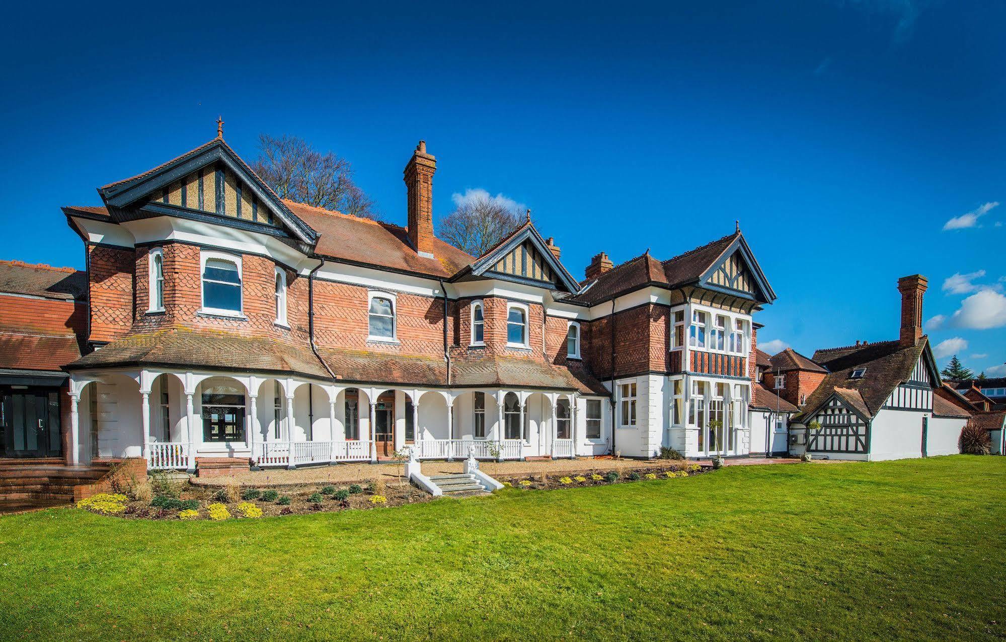 Cim Business Centre Hotel Maidenhead Exterior photo